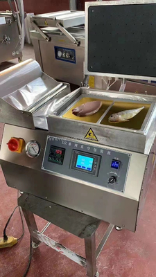 Macchina di imballaggio automatico a vuoto per la visualizzazione dei prodotti alimentari freschi nella loro interezza